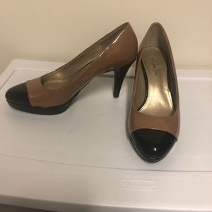Bandolino two tone pumps